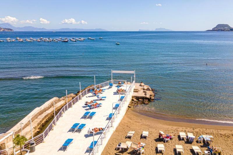 Casa Vacanze Alma B&B Grazioso Appartamento Sul Lungomare Di Pozzuoli A 300Mt Dal Centro E Dal Rione Terra By Movery Εξωτερικό φωτογραφία